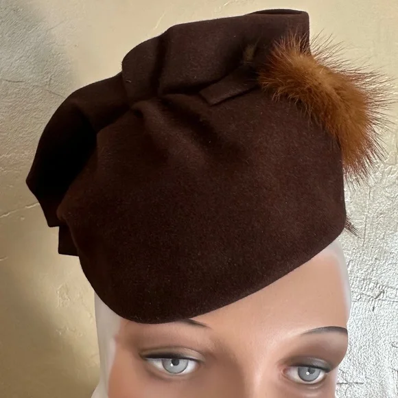 GLAMOROUS 1930s' BROWN HAT FOLDED & RUCHED AT TOP PLUS MINK TRIM